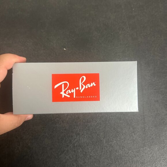 Ray-Ban Sunglasses RB2132 New Wayfarer Classic Black Frame Green Lenses 55mm - Picture 1 of 3